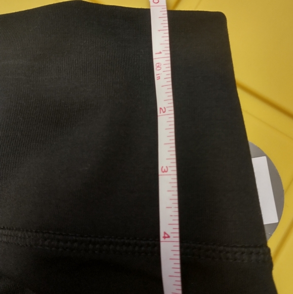 Sz 16 NWT ZIM & ZOE Active Black Crop Leggings with Eyelet Detail above Ankles - Picture 2 of 15